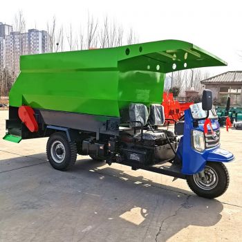 Diesel Engine Silage Mixer and Spreading Vehicle Feed Distributor with 3CBM Capacity for Cattle Farm Use